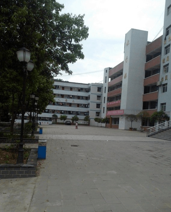 營山雙河中學校園風采