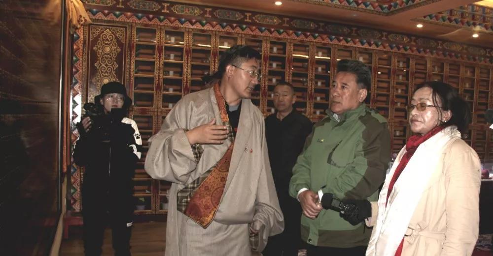 厲害了，央視媒體走進若爾蓋藏文中學
