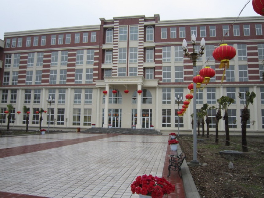 四川師范大學(xué)附屬第三實(shí)驗(yàn)中學(xué)聯(lián)系電話是多少？