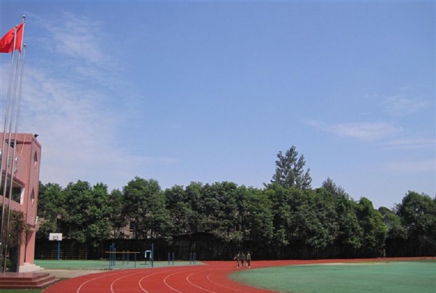 成都三十六中環(huán)境好不好？住宿呢？