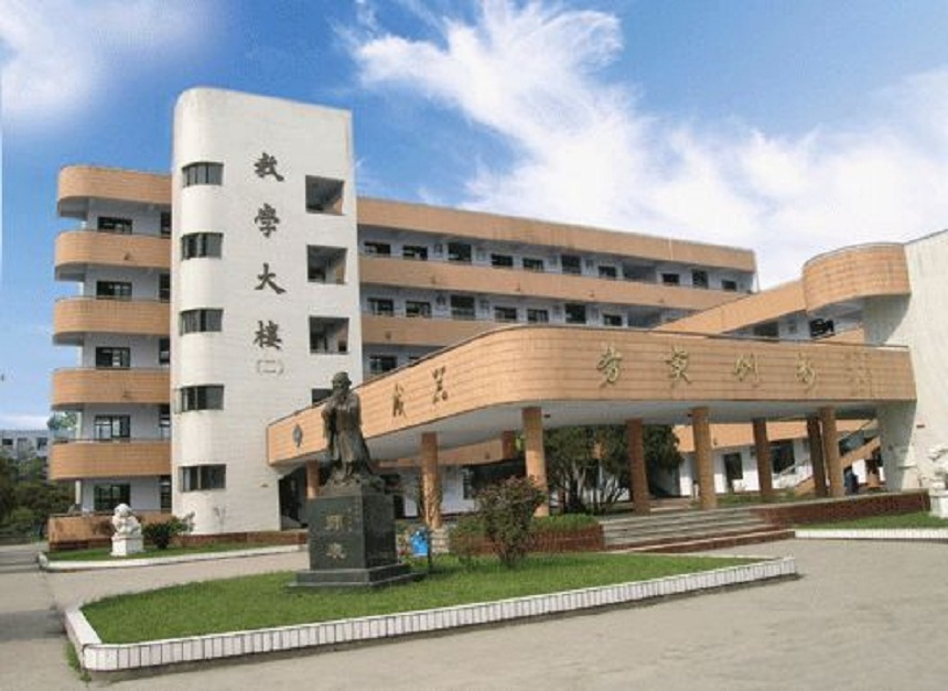 西南交通大學(xué)附屬中學(xué)學(xué)校環(huán)境好不好？
