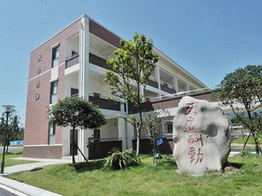 青城山高級(jí)中學(xué)師資力量怎么樣？