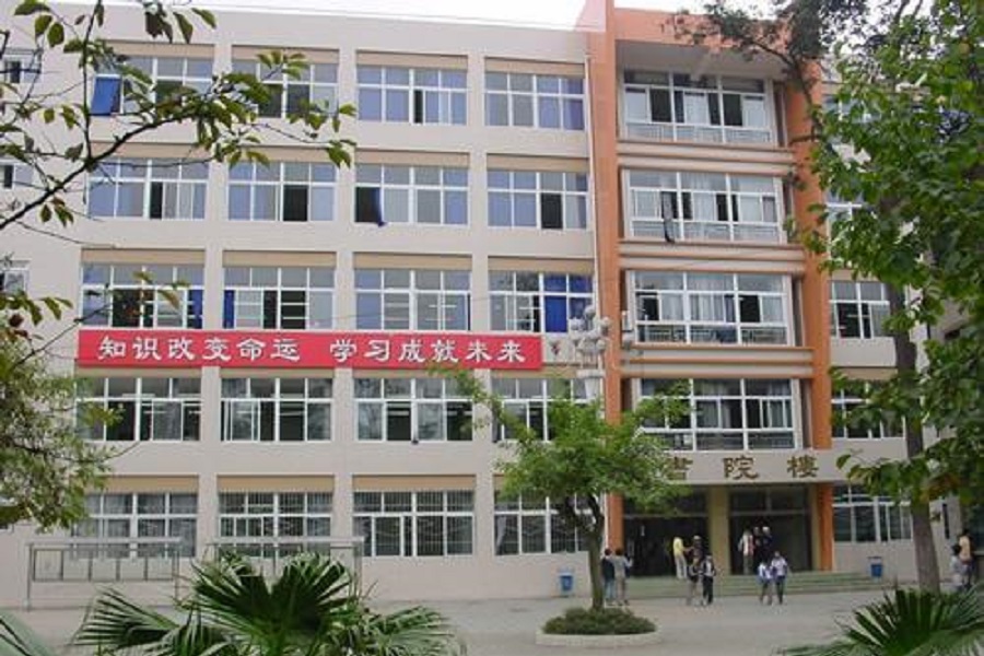 新都二中校園環(huán)境怎么樣？