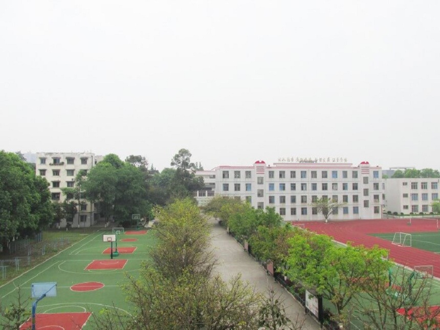 青白江中學(xué)環(huán)境好不好？