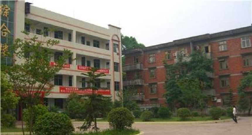 丹山中學(xué)在哪？