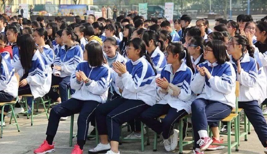 資陽(yáng)外國(guó)語(yǔ)學(xué)校環(huán)境、教學(xué)設(shè)施好不好？