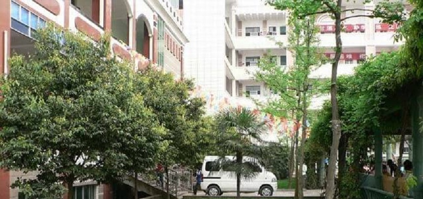 伍隍中學(xué)校園環(huán)境好嗎？