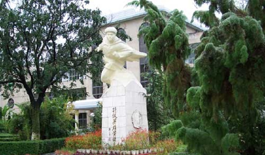 中江中學(xué)宿舍、食堂、校園環(huán)境怎么樣？