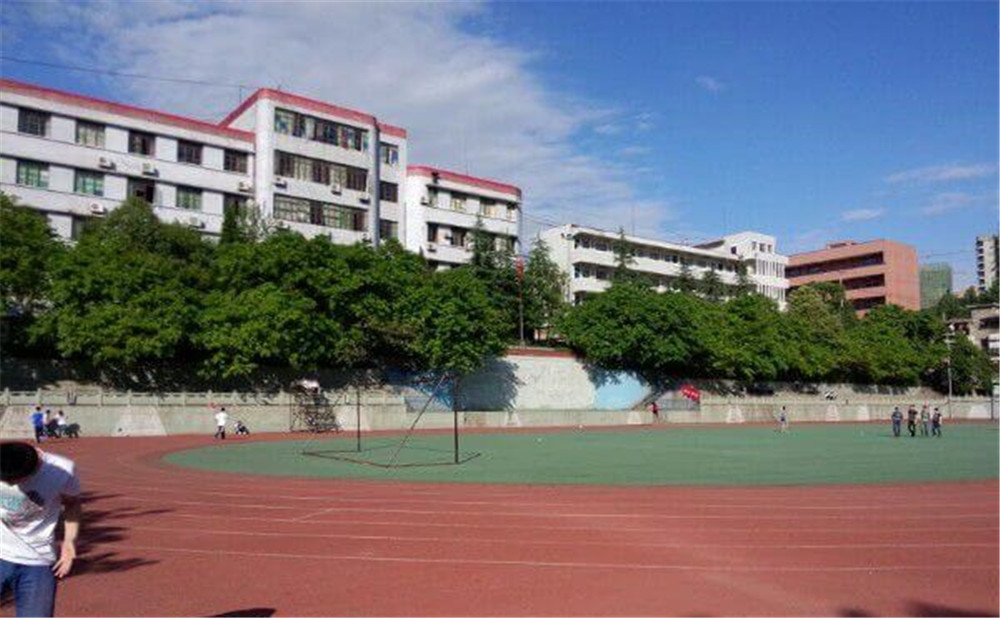 通江縣實驗中學(xué)校園環(huán)境如何？