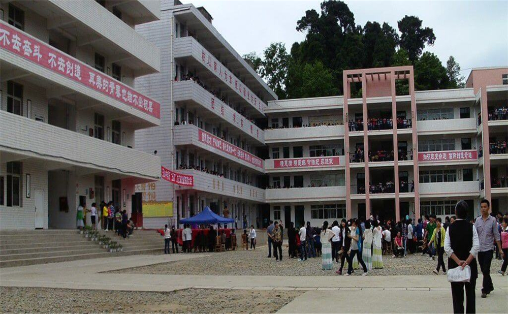 玉山中學(xué)學(xué)校詳細(xì)地址在什么地方？