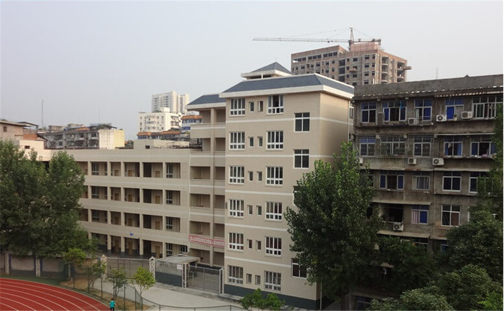 巴中中學(xué)2020年學(xué)校學(xué)費(fèi)多少錢(qián)一年？