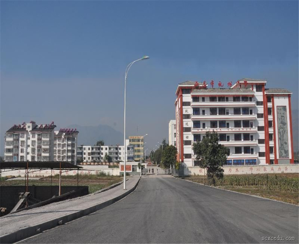 西昌市禮州中學(xué)學(xué)校招辦電話是多少？