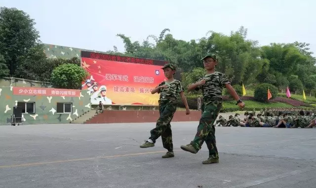 蒲江中學(xué)的一年學(xué)費是多少錢？