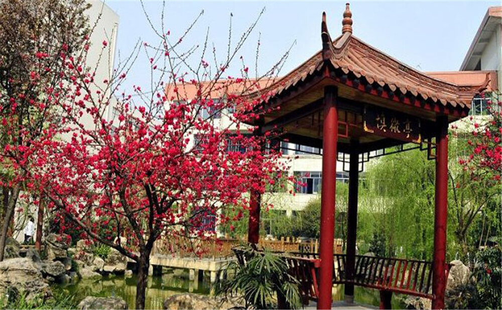 蜀城中學(xué)外招生一年的學(xué)費(fèi)是多少錢(qián)？