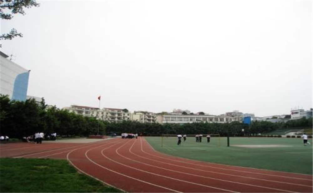 四川師范大學(xué)實(shí)驗(yàn)外國(guó)語(yǔ)學(xué)校的學(xué)費(fèi)是多少？