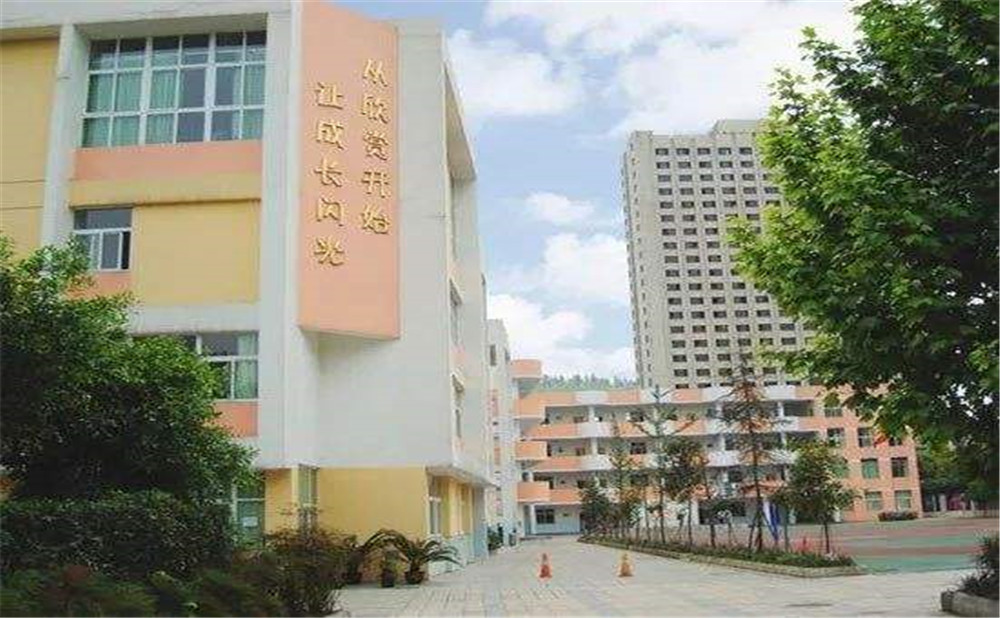成都成飛中學(xué)的高中住宿怎么樣？