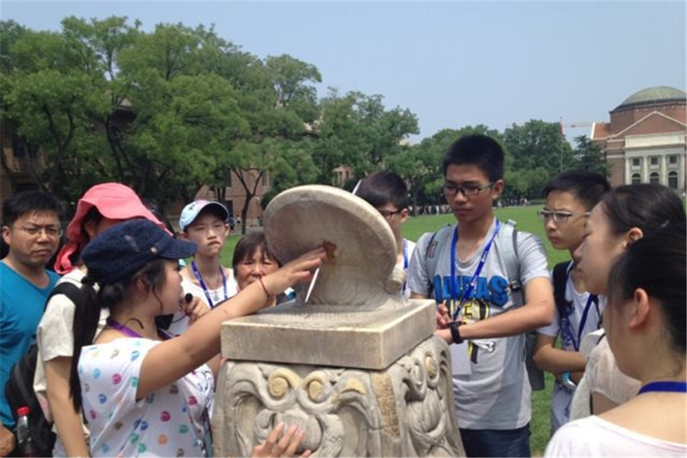 成都七中嘉祥外國(guó)語(yǔ)學(xué)校近三年的錄取分?jǐn)?shù)是多少？