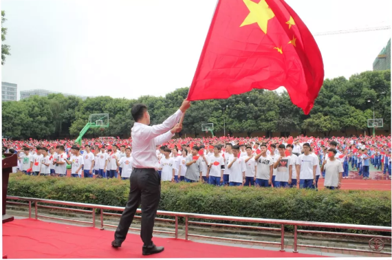 成都石室佳興外國語學校的學費是多少？