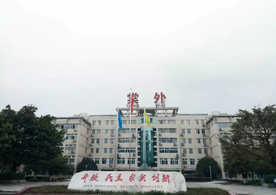 成都棠湖外國(guó)語(yǔ)學(xué)校近三年的錄取分?jǐn)?shù)線是多少？
