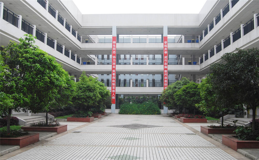 香城中學(xué)的學(xué)費是多少錢？
