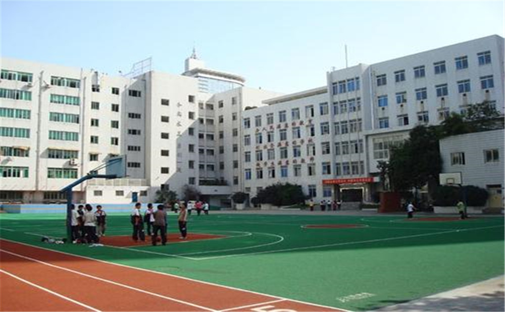成都市西北中學(xué)的宿舍怎么樣？