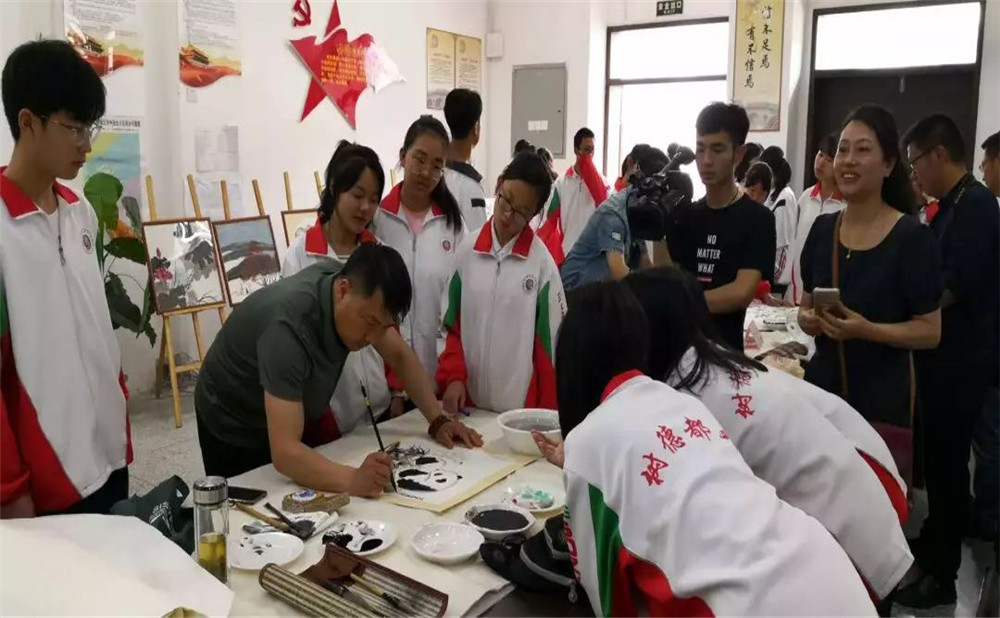 2020年都江堰外國語實驗學(xué)校計劃招多少人？