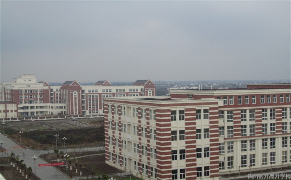 1四川師范大學(xué)附屬第三實驗中學(xué)的本科升學(xué)率高不高？