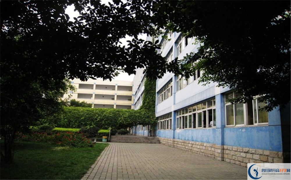 四川師范大學(xué)實驗外國語學(xué)校高中本部的錄取分?jǐn)?shù)是多少？