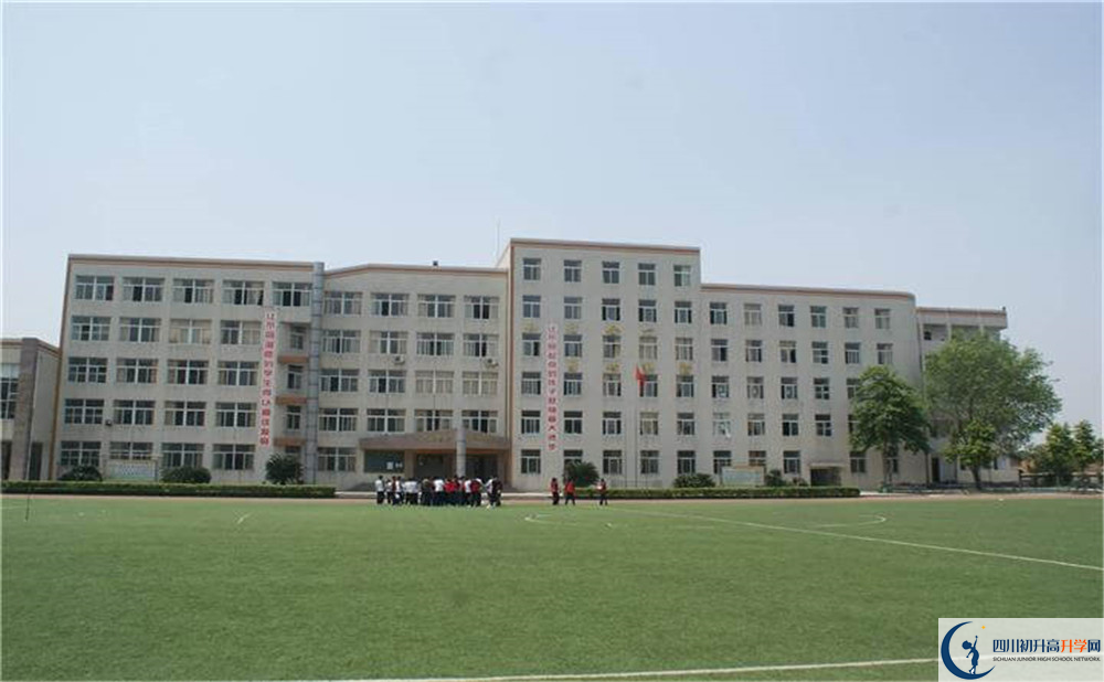 洛帶中學(xué)是個(gè)怎么樣的學(xué)校？