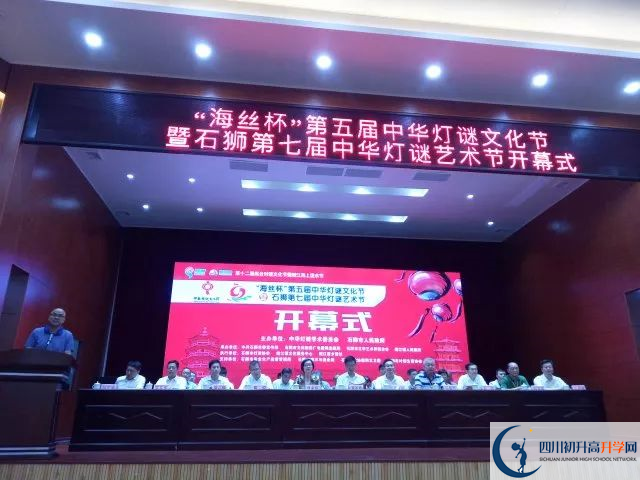 新津中學(xué)的學(xué)費(fèi)收費(fèi)標(biāo)準(zhǔn)是什么？