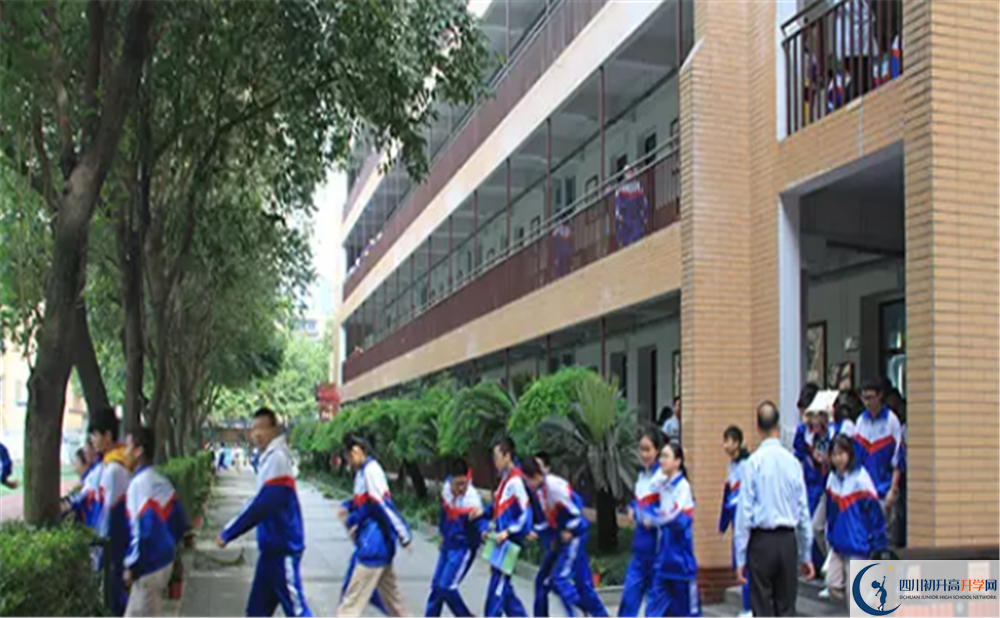 成都大學(xué)附屬中學(xué)的學(xué)費大概多少？