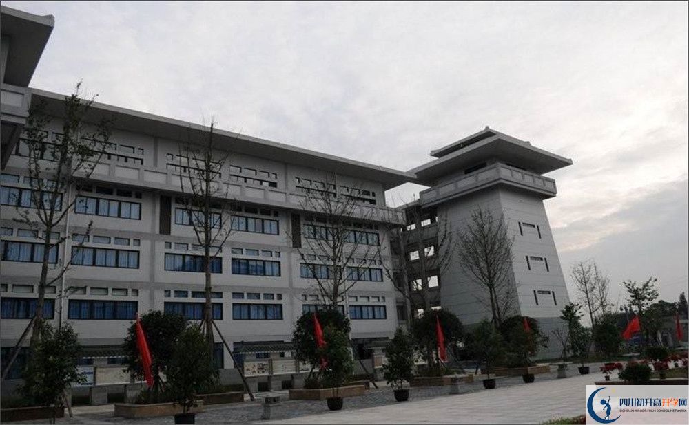 成都石室中學(xué)北湖校區(qū)的學(xué)費(fèi)大概多少？