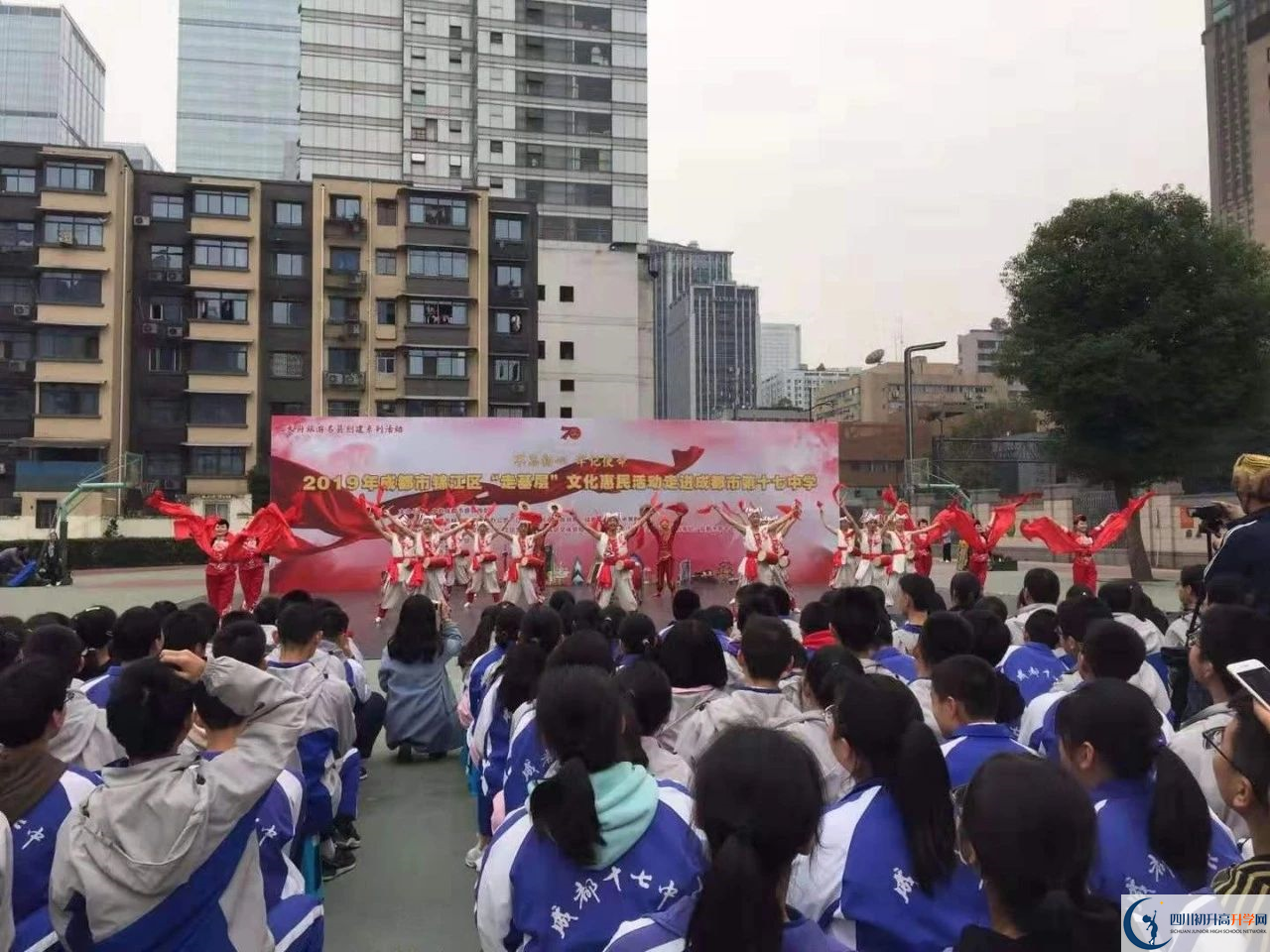 中考成都市第十七中學(xué)的招生分?jǐn)?shù)線是多少？
