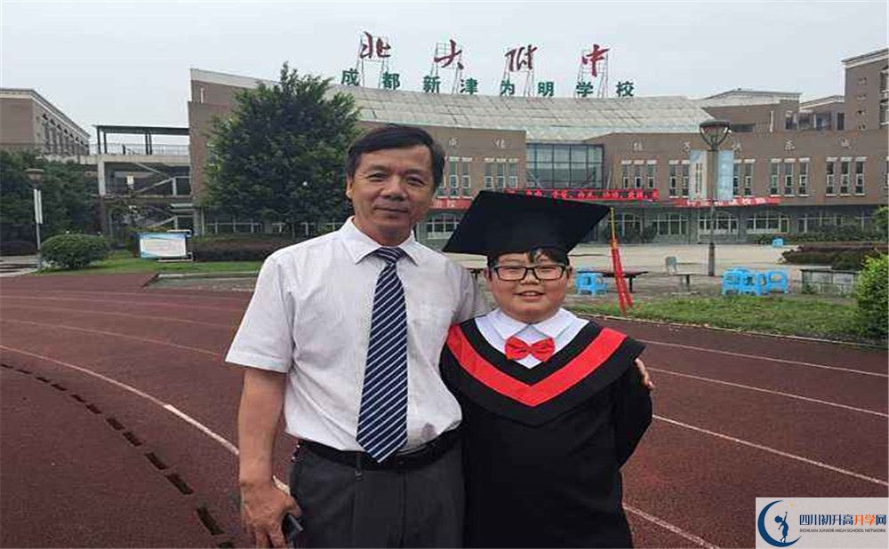 北大附中成都新津?yàn)槊鲗W(xué)校的學(xué)費(fèi)大概是多少？
