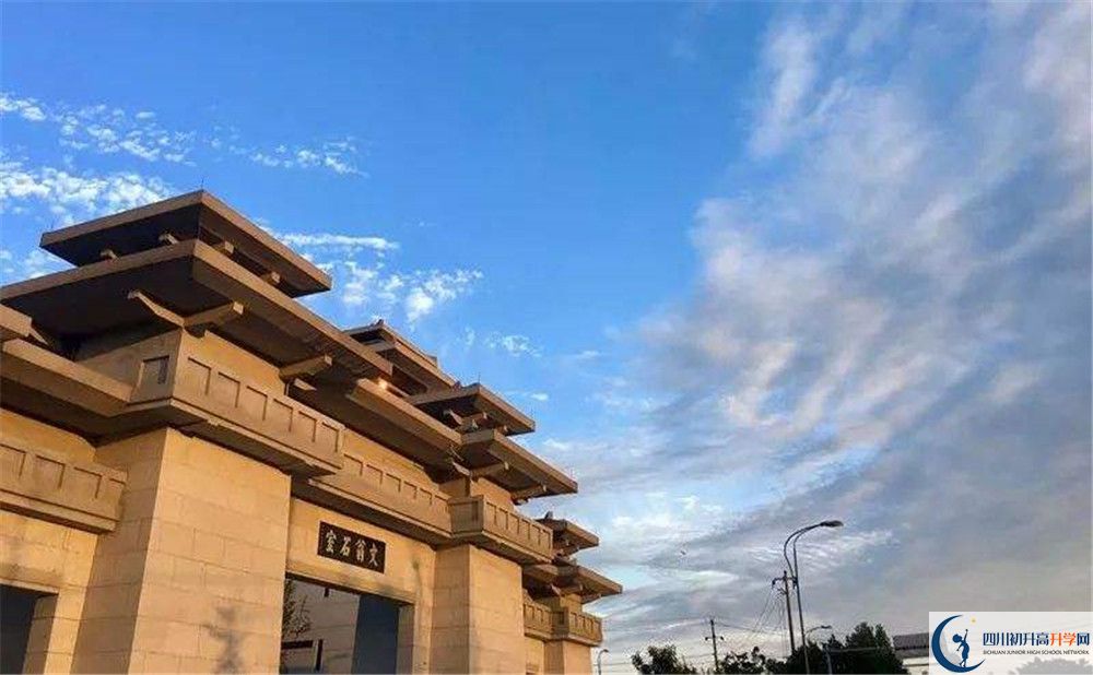 成都石室中學(xué)北湖校區(qū)的一年學(xué)費(fèi)是多少？