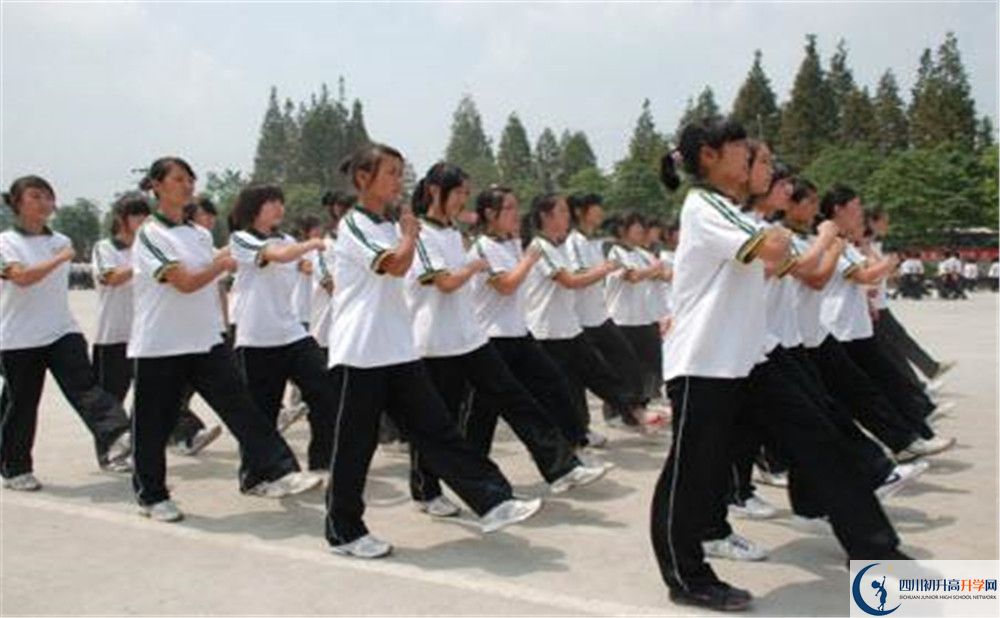 彭州一中一年的學(xué)費(fèi)是多少？