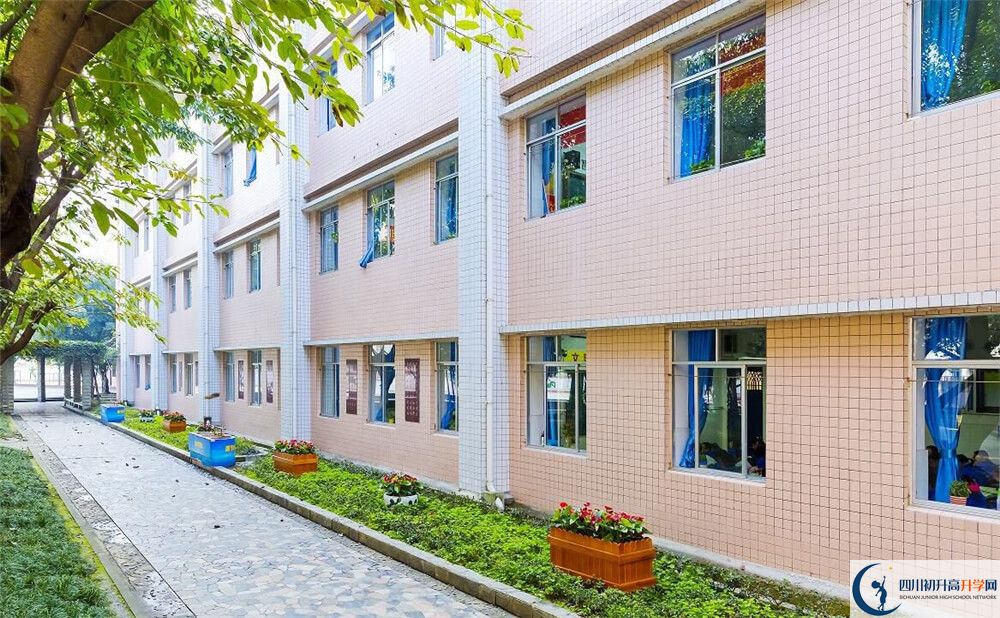 成都市第四十九中學的高中住宿好不好？