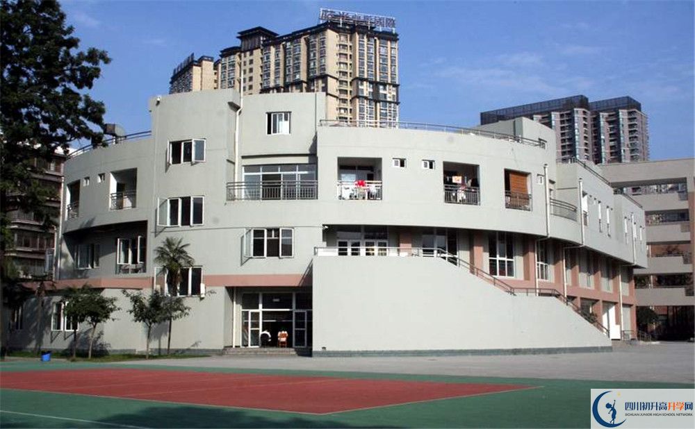 成都市鹽道街中學(xué)的高中住宿好不好？