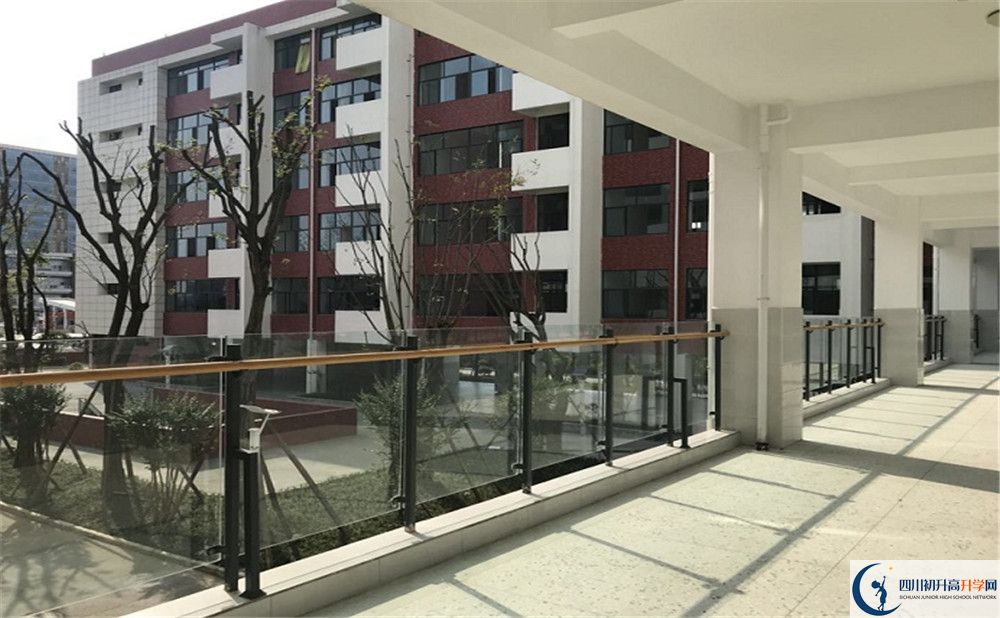 北京第二外國語學院成都附屬中學的高中住宿好不好？