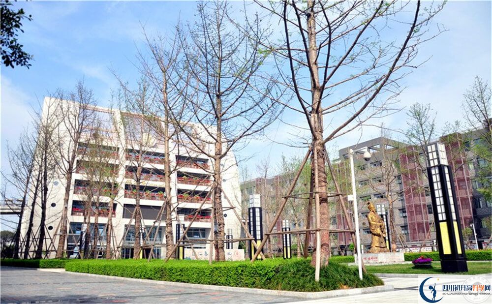 石室天府中學(xué)的高中住宿好不好？