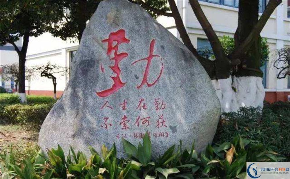敖平中學(xué)一學(xué)期的學(xué)費(fèi)是多少？