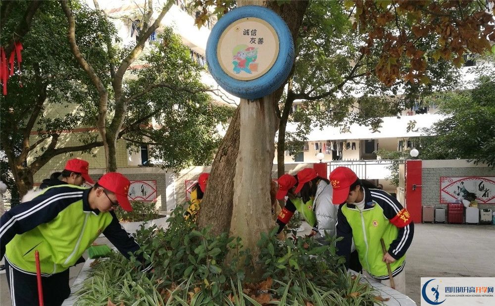 養(yǎng)馬中學(xué)一學(xué)期的學(xué)費(fèi)是多少？