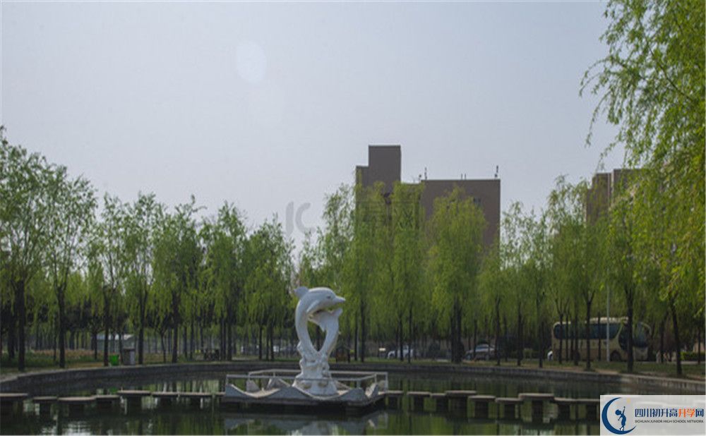 金堂實驗中學(xué)一學(xué)期的學(xué)費是多少？