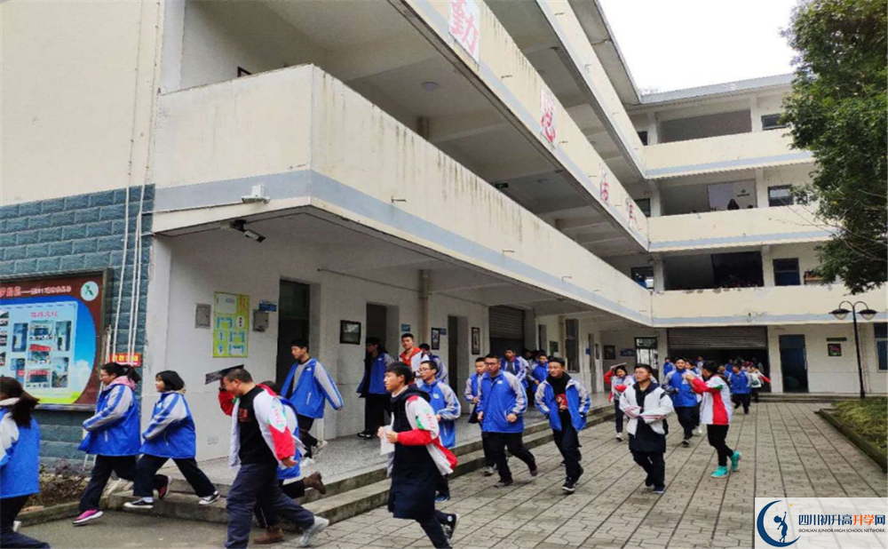 樹(shù)德懷遠(yuǎn)中學(xué)的高中住宿好不好？