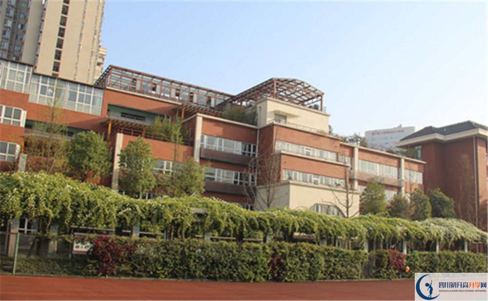 成都七中八一學(xué)校住宿條件怎么樣？