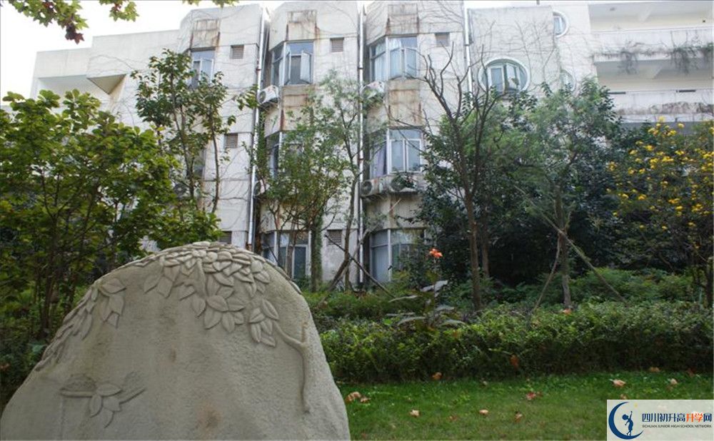 四川師范大學(xué)附屬中學(xué)住宿費(fèi)用是多少？
