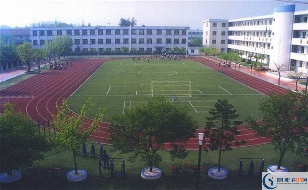 成都成飛中學(xué)住宿費(fèi)用是多少錢(qián)？