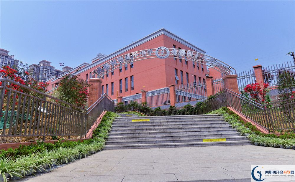 成都市第四十九中學(xué)住宿費(fèi)用是多少？