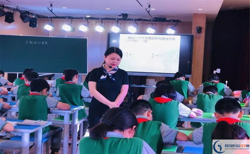 成都實外新都五龍山學(xué)校地址怎么走？