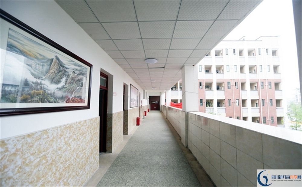 都江堰育才學(xué)校住宿費用是多少？